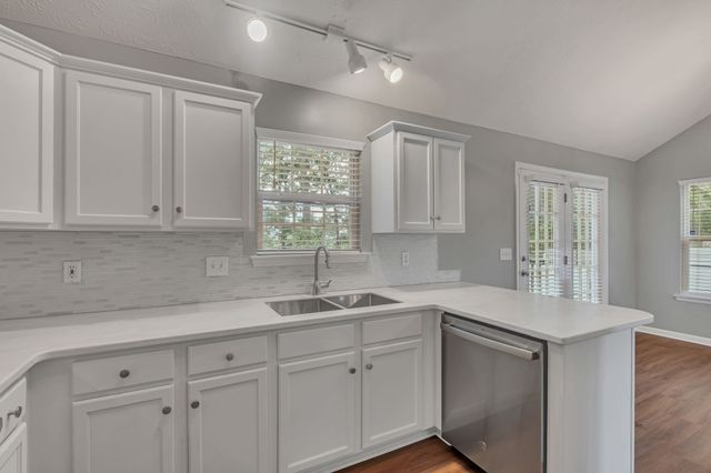 3473 White Pine Dr, Nashville, TN 37214