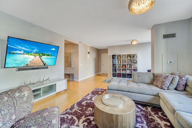 635 N Dearborn Street 1105, Chicago, IL 60654