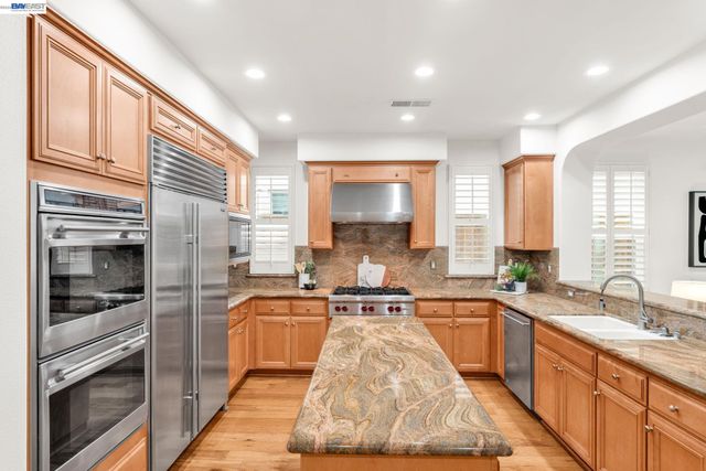 1692 W Lagoon Rd, Pleasanton, CA 94566