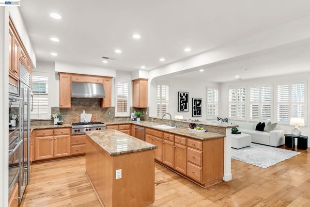 1692 W Lagoon Rd, Pleasanton, CA 94566