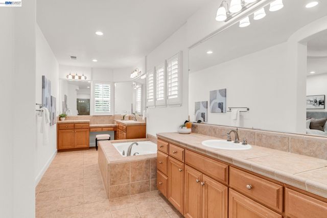 1692 W Lagoon Rd, Pleasanton, CA 94566