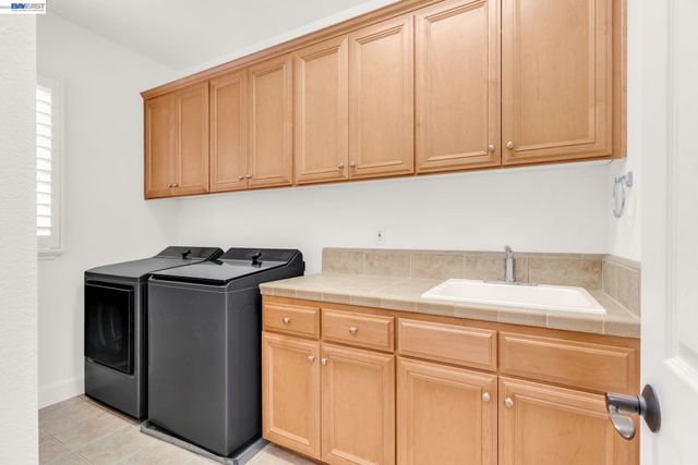 1692 W Lagoon Rd, Pleasanton, CA 94566