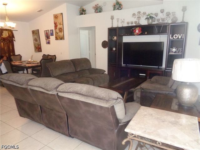 5542 Banning ST, Lehigh Acres, FL 33971