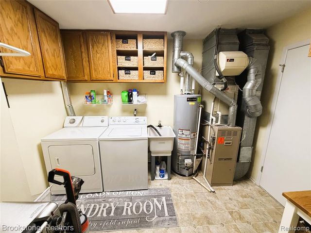 31750 Raymond Drive, Warren, MI 48093