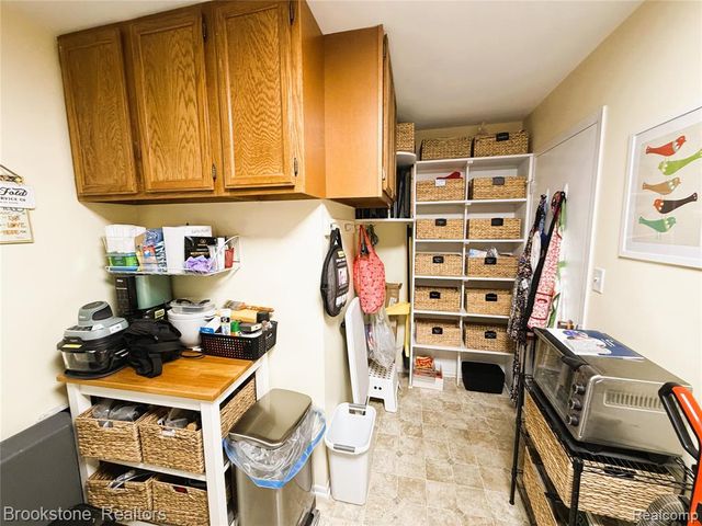 31750 Raymond Drive, Warren, MI 48093