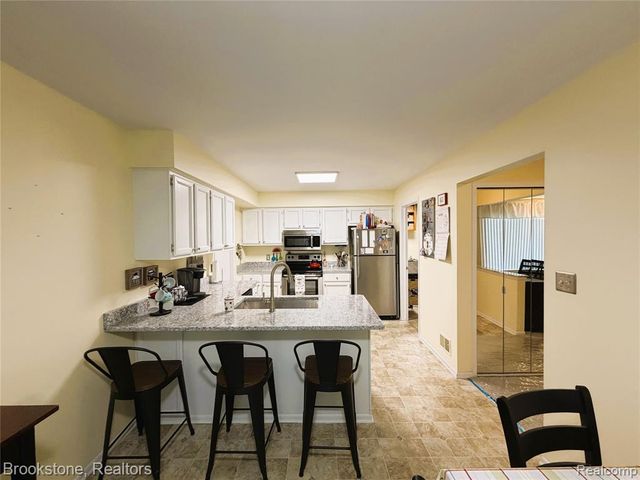 31750 Raymond Drive, Warren, MI 48093