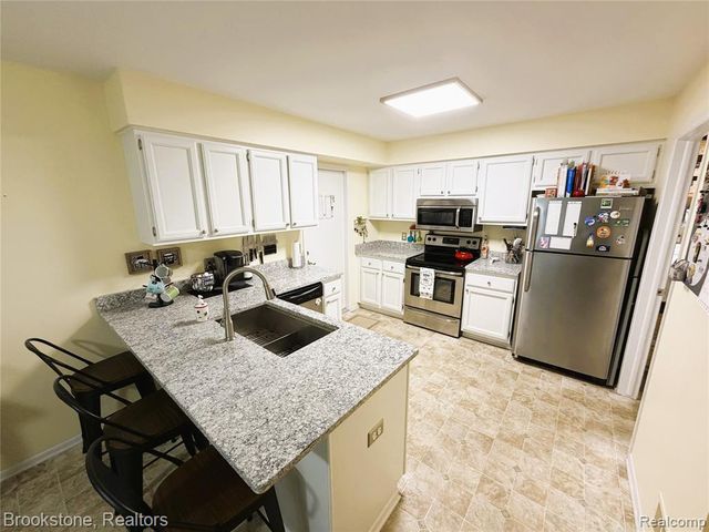 31750 Raymond Drive, Warren, MI 48093