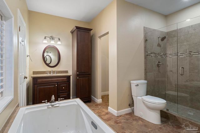 6221 Heart Pine Dr, Pensacola, FL 32504