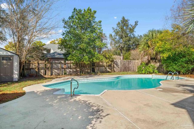 6221 Heart Pine Dr, Pensacola, FL 32504