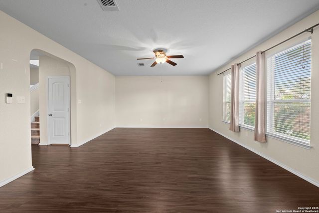 220 HINGE CRK, Cibolo, TX 78108