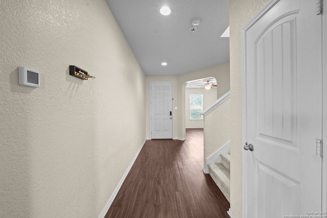 220 HINGE CRK, Cibolo, TX 78108