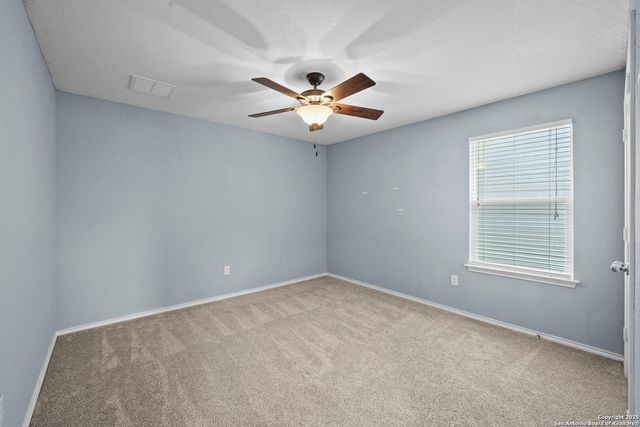 220 HINGE CRK, Cibolo, TX 78108