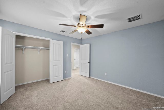220 HINGE CRK, Cibolo, TX 78108