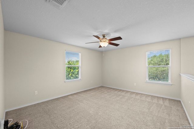 220 HINGE CRK, Cibolo, TX 78108