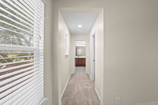 220 HINGE CRK, Cibolo, TX 78108