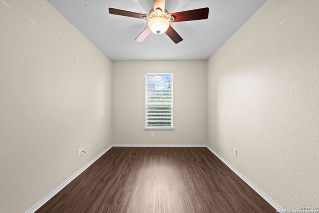 220 HINGE CRK, Cibolo, TX 78108