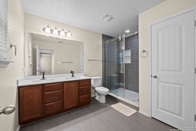 220 HINGE CRK, Cibolo, TX 78108