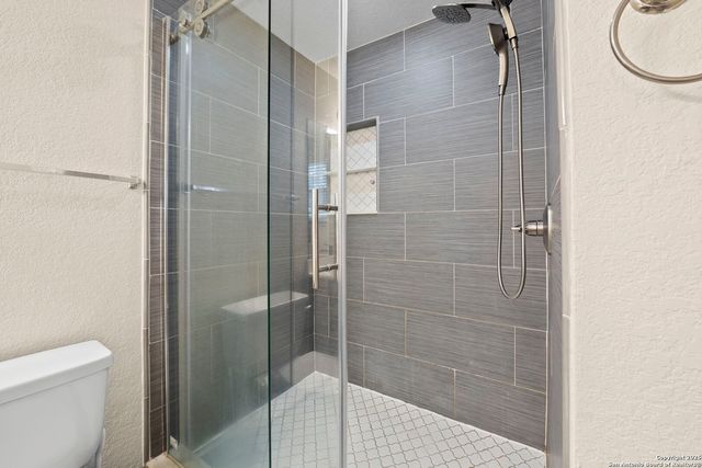 220 HINGE CRK, Cibolo, TX 78108