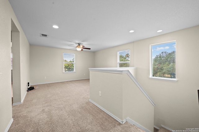 220 HINGE CRK, Cibolo, TX 78108