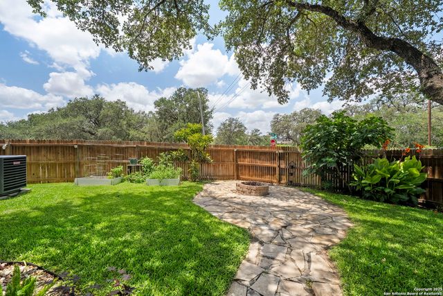 220 HINGE CRK, Cibolo, TX 78108
