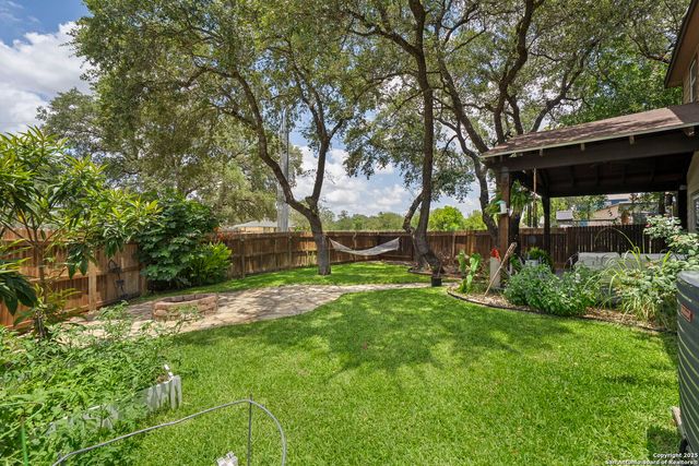 220 HINGE CRK, Cibolo, TX 78108