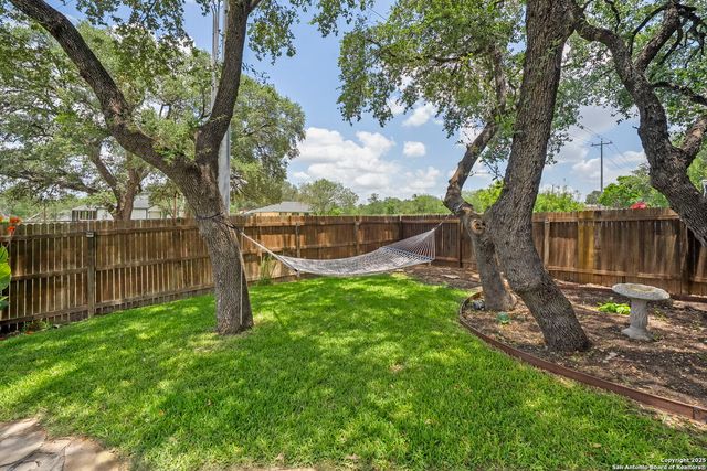 220 HINGE CRK, Cibolo, TX 78108