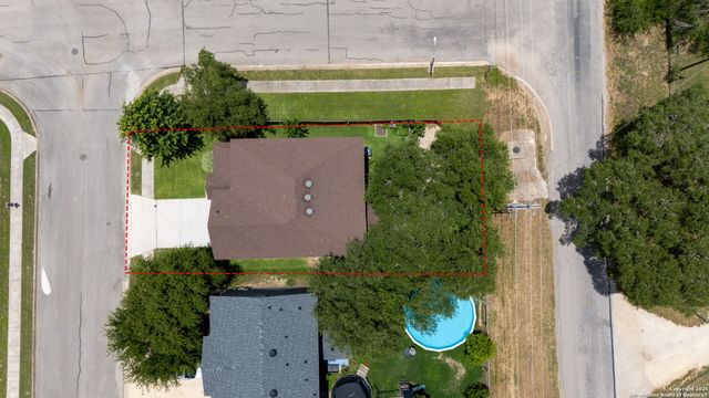 220 HINGE CRK, Cibolo, TX 78108