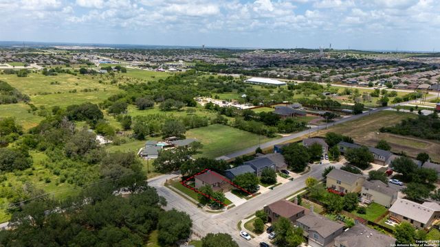 220 HINGE CRK, Cibolo, TX 78108