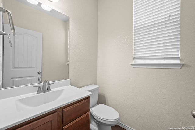 220 HINGE CRK, Cibolo, TX 78108