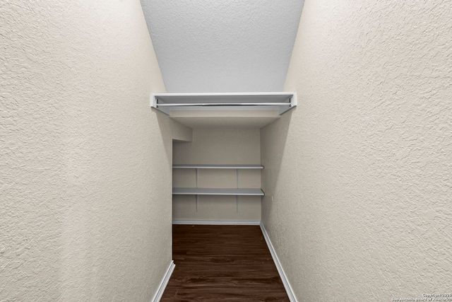 220 HINGE CRK, Cibolo, TX 78108