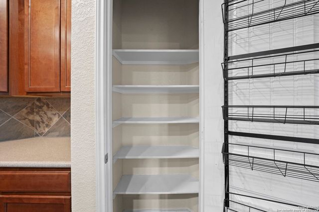 220 HINGE CRK, Cibolo, TX 78108