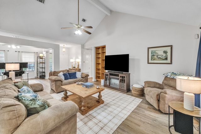 6453 Garden Drive, Gulf Breeze, FL 32563