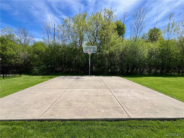 11 Airmont Drive, Orchard Park, NY 14127
