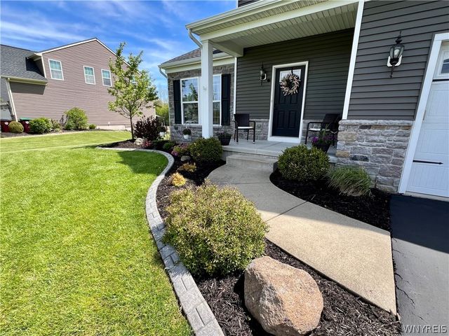 11 Airmont Drive, Orchard Park, NY 14127
