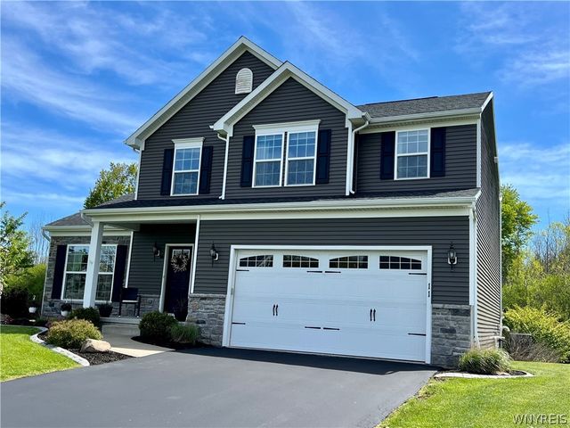 11 Airmont Drive, Orchard Park, NY 14127