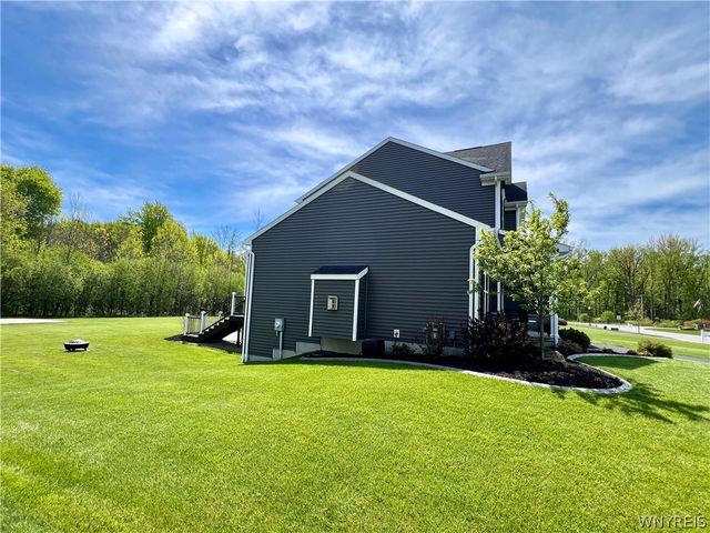 11 Airmont Drive, Orchard Park, NY 14127