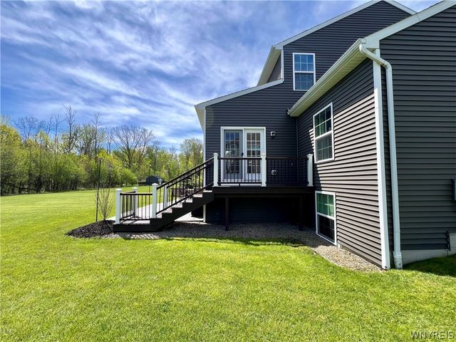 11 Airmont Drive, Orchard Park, NY 14127