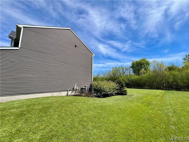 11 Airmont Drive, Orchard Park, NY 14127