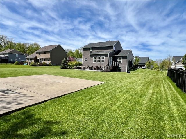 11 Airmont Drive, Orchard Park, NY 14127