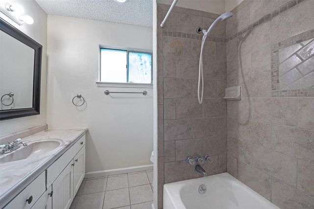 807 Seacliff Drive, Houston, TX 77062