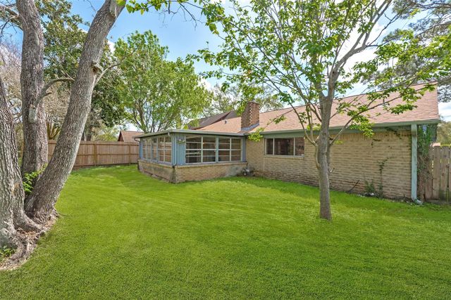 807 Seacliff Drive, Houston, TX 77062