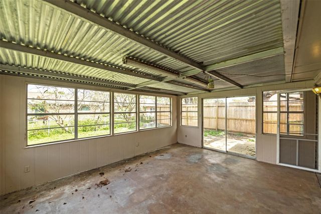 807 Seacliff Drive, Houston, TX 77062