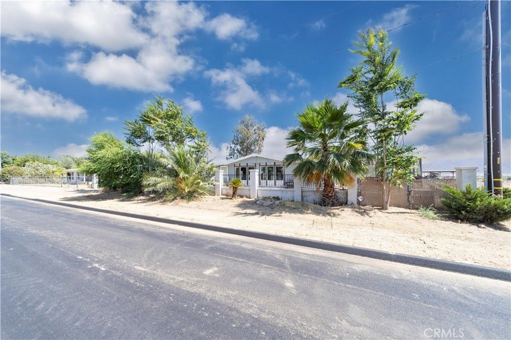Image 2 of property listing at 32675 Asbury Street, Winchester, CA 92596