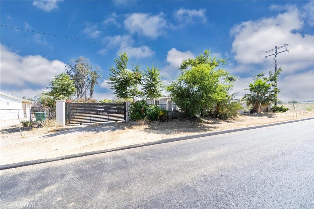 Image 3 of property listing at 32675 Asbury Street, Winchester, CA 92596