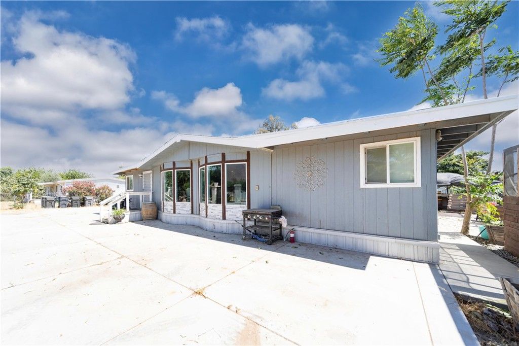 Image 6 of property listing at 32675 Asbury Street, Winchester, CA 92596