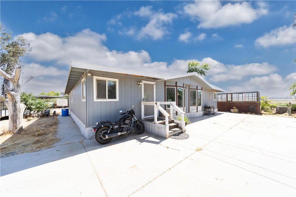 Image 7 of property listing at 32675 Asbury Street, Winchester, CA 92596