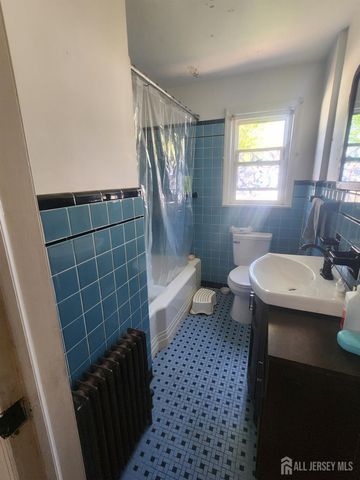 215 Summit Avenue, Fords, NJ 08863