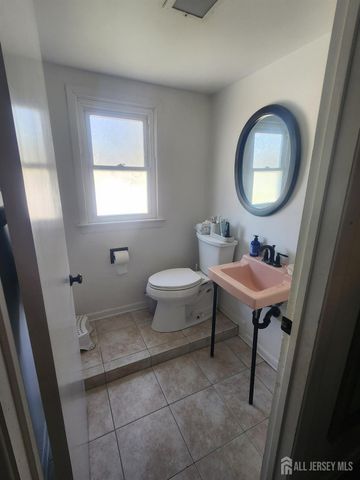 215 Summit Avenue, Fords, NJ 08863