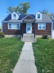 215 Summit Avenue, Fords, NJ 08863