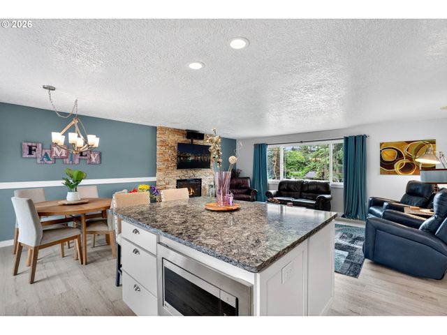 20821 Se LANSING Ln, Damascus, OR 97089